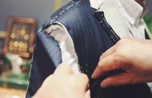 西服定制量體裁衣 西服定制量體裁衣
